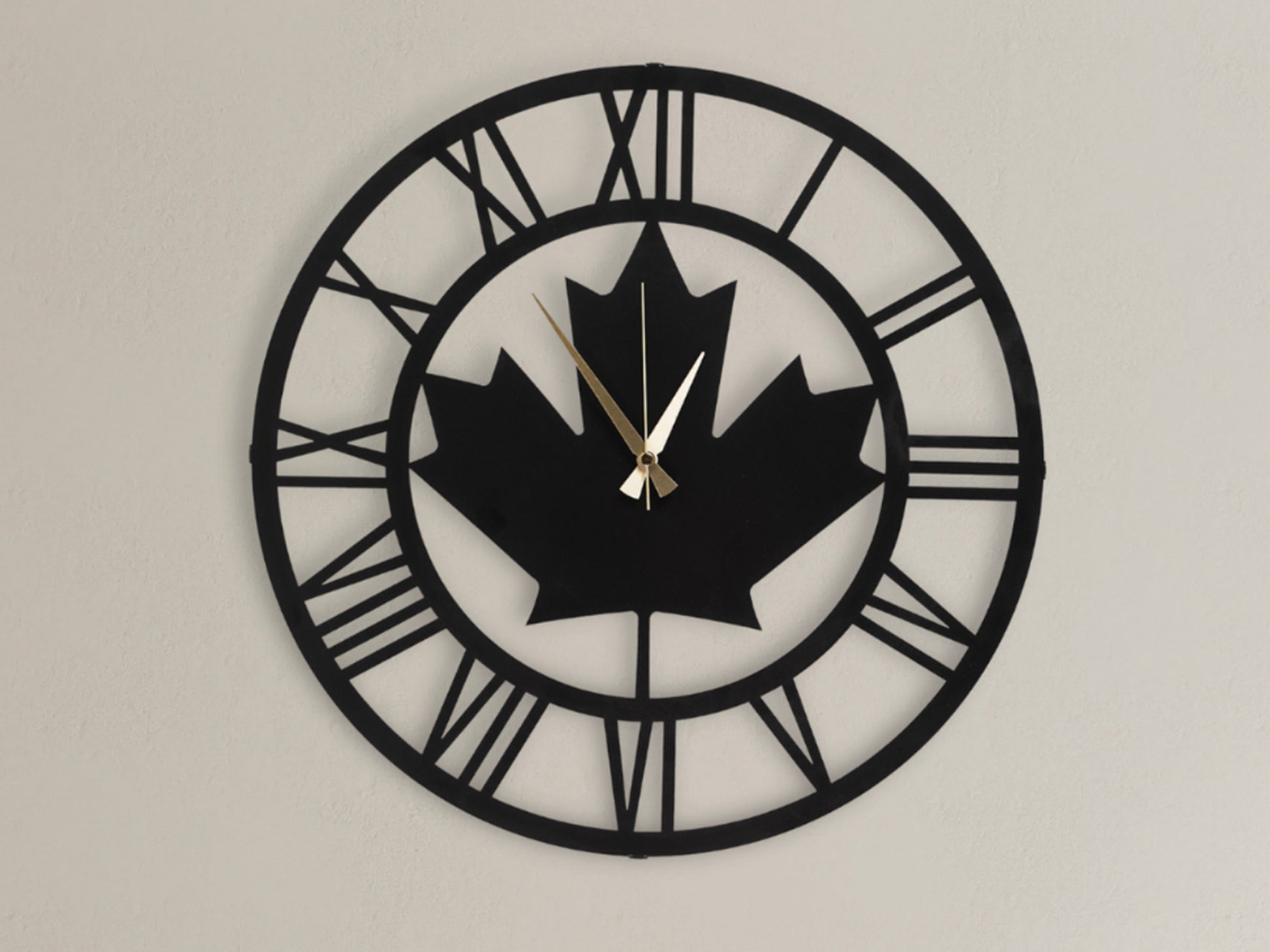 Muyika Maple Leaf Roman Numerals Large Wall Clock